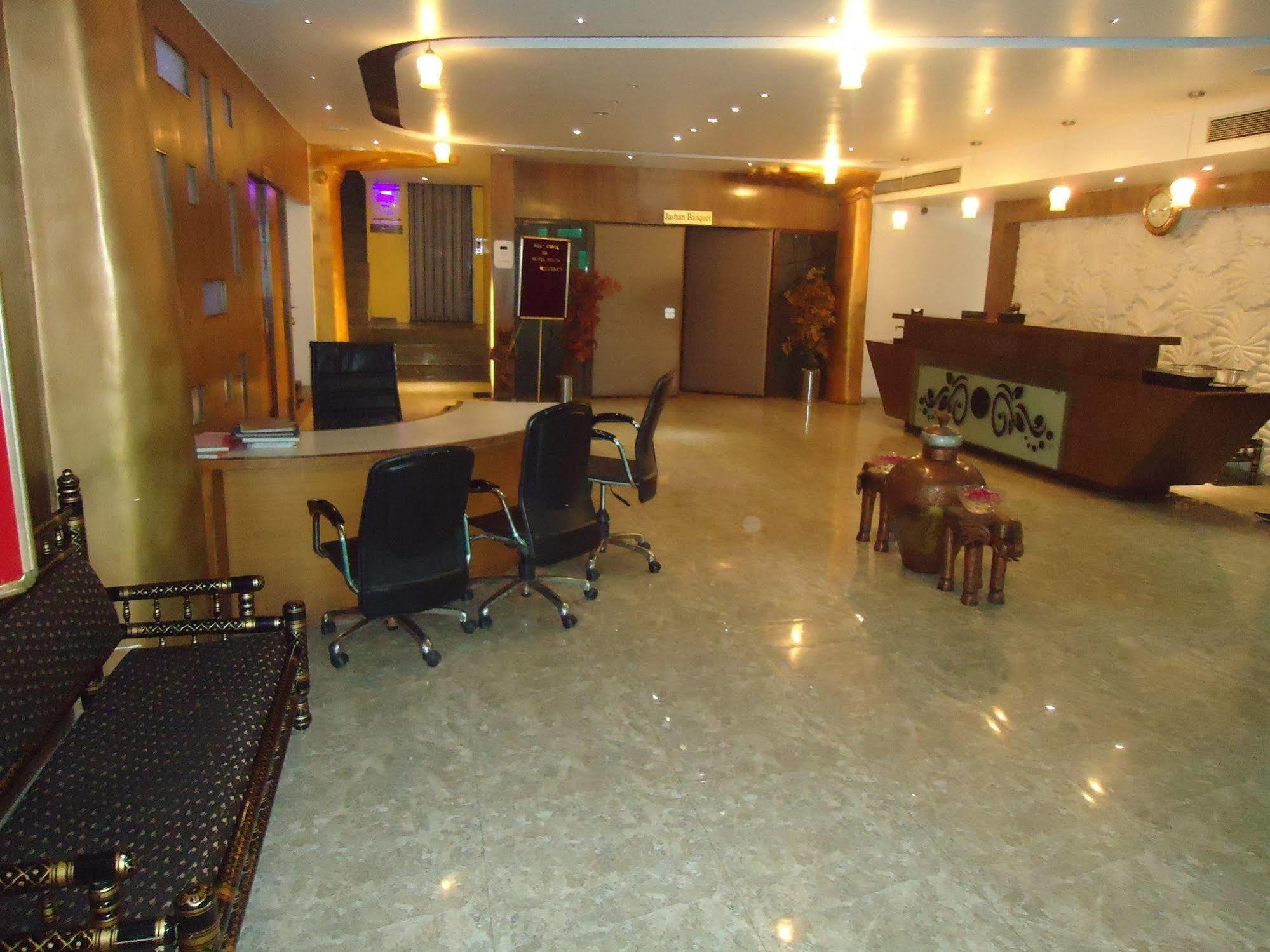 Hotel Maan Residency Satellite Road 3*