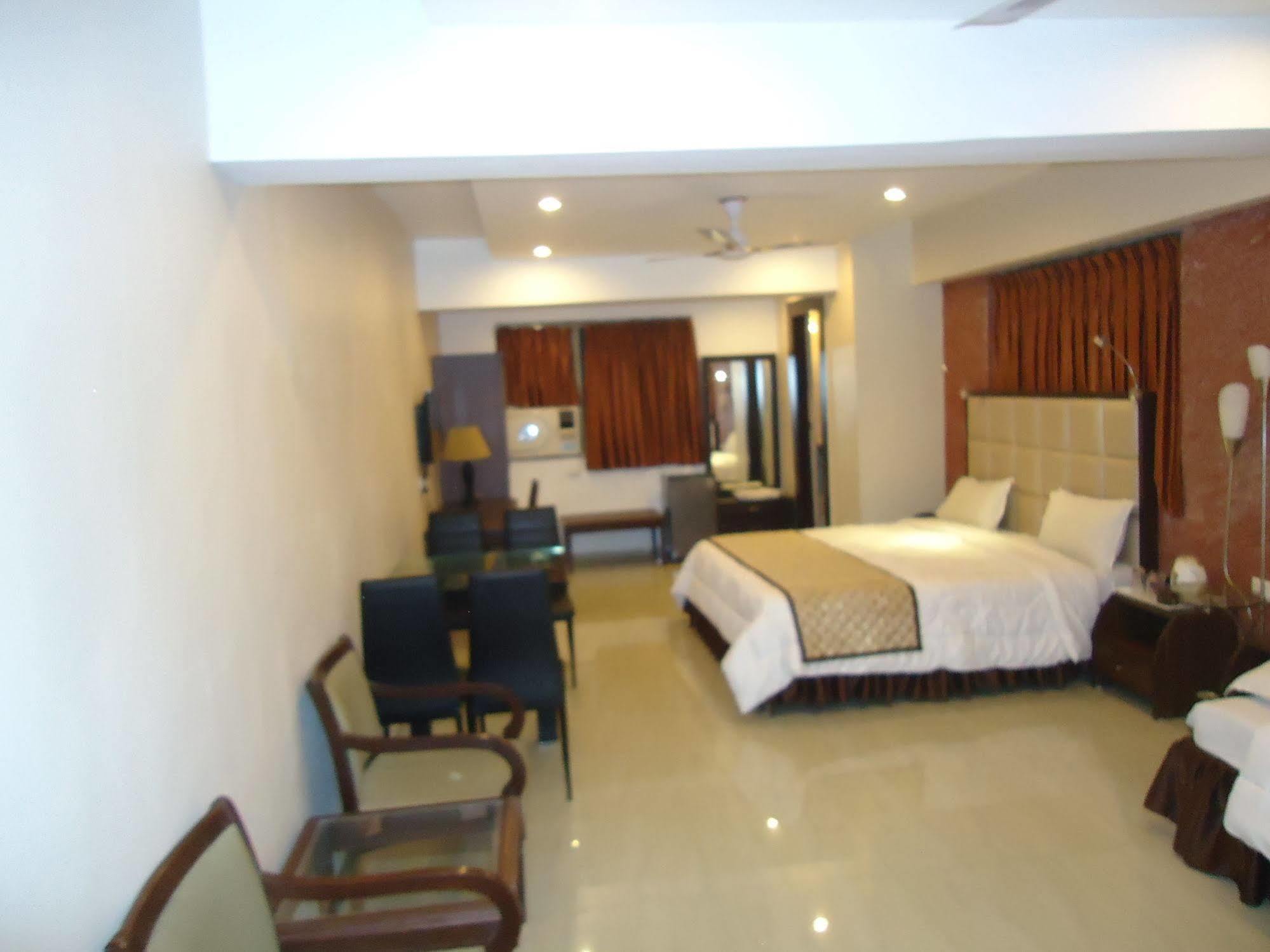 Maan Residency Satellite Road 3*