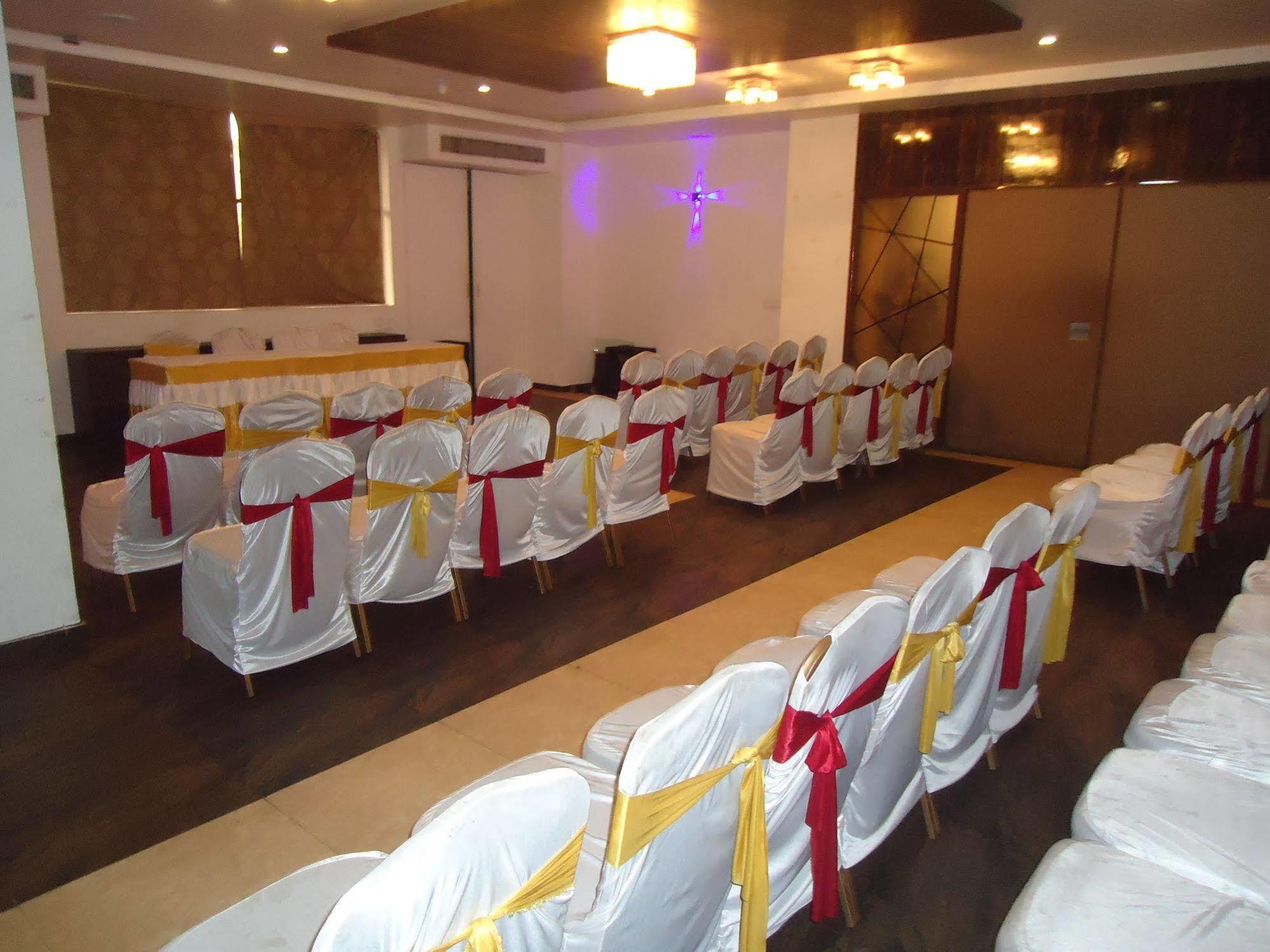 Hotel Maan Residency Satellite Road