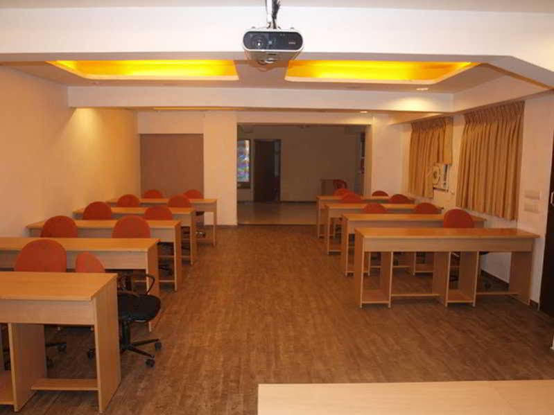 Hotel Maan Residency Satellite Road 3*