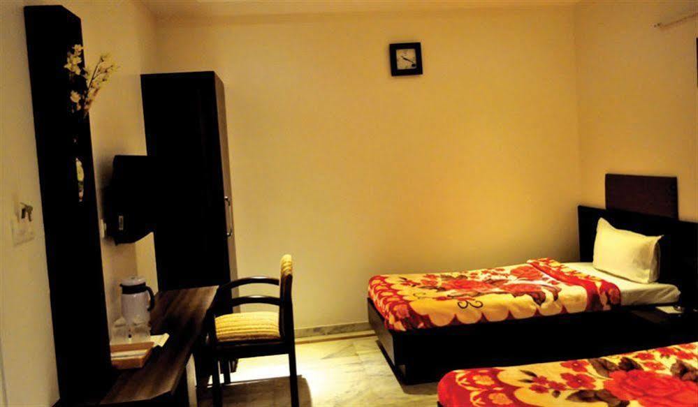 Kamran Palace 3* Ahmedabad