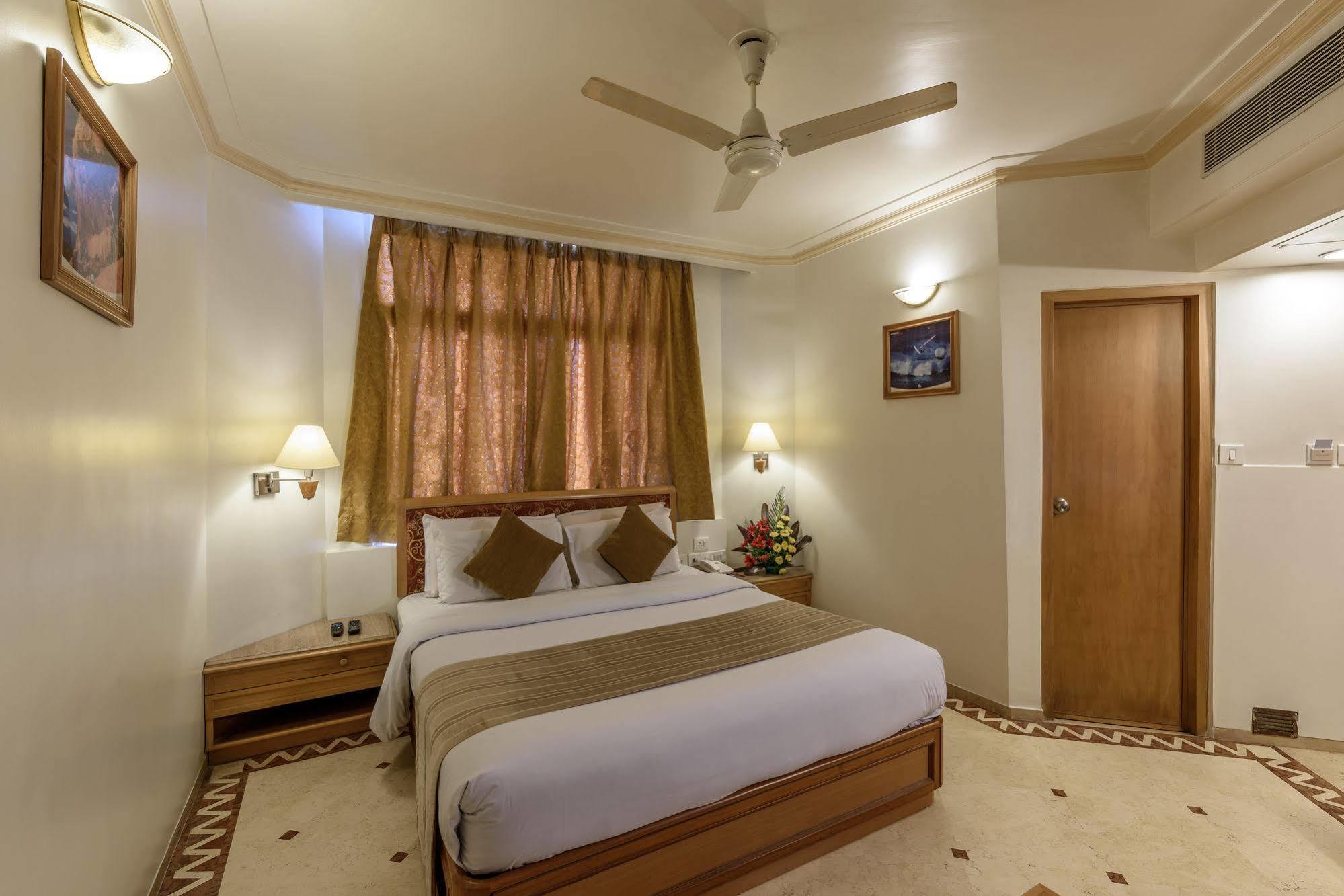 Comfort President Near Junction Station Hotel 4*