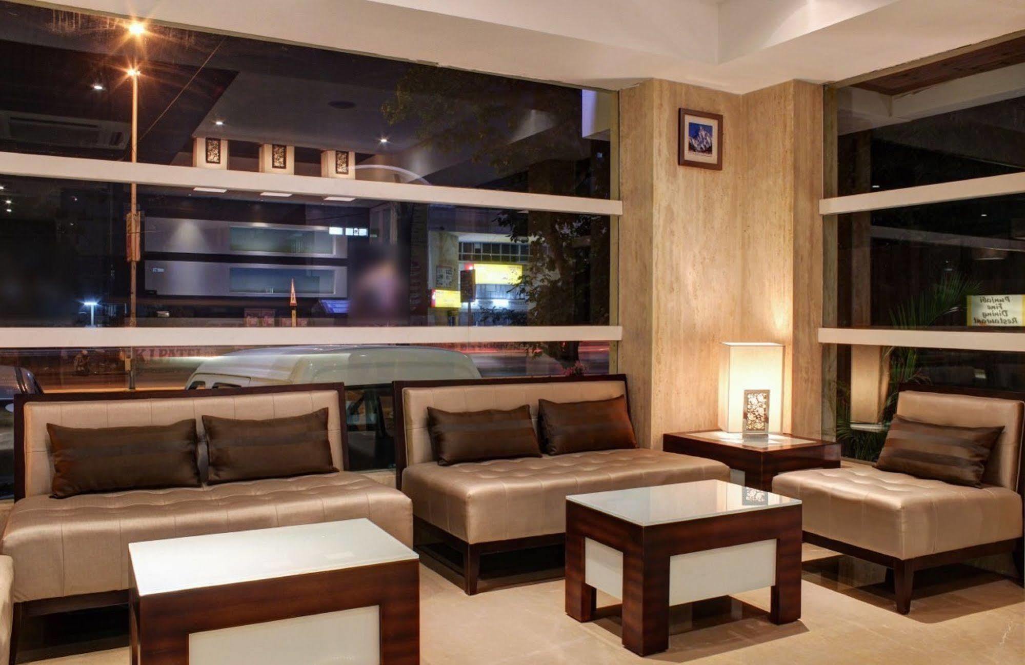 Oyo 1545 Shivani International Hotel