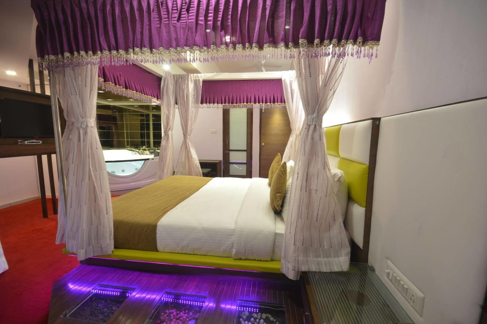 Hotel Salute Ahmedabad