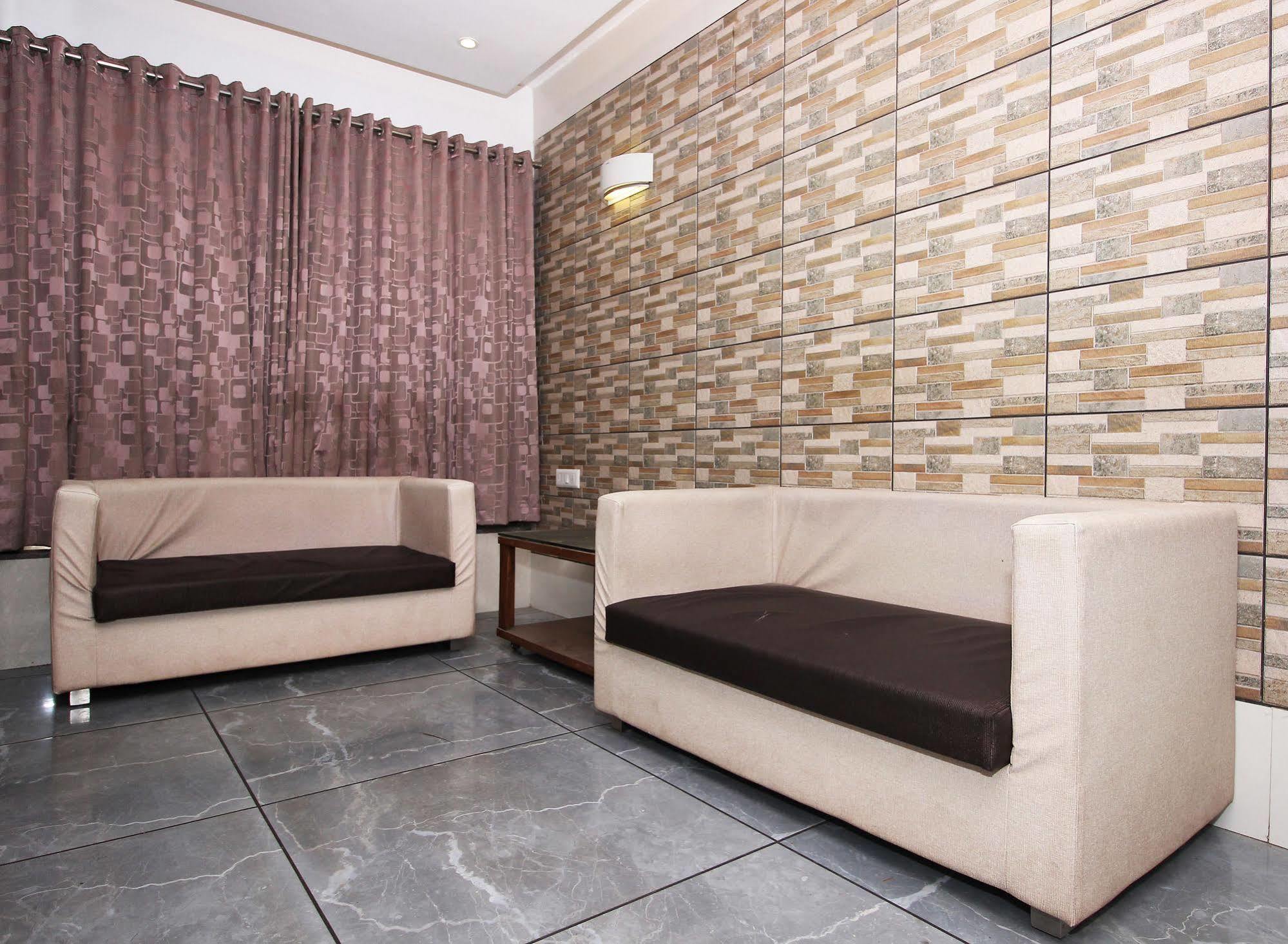 Hotel Salute Ahmedabad