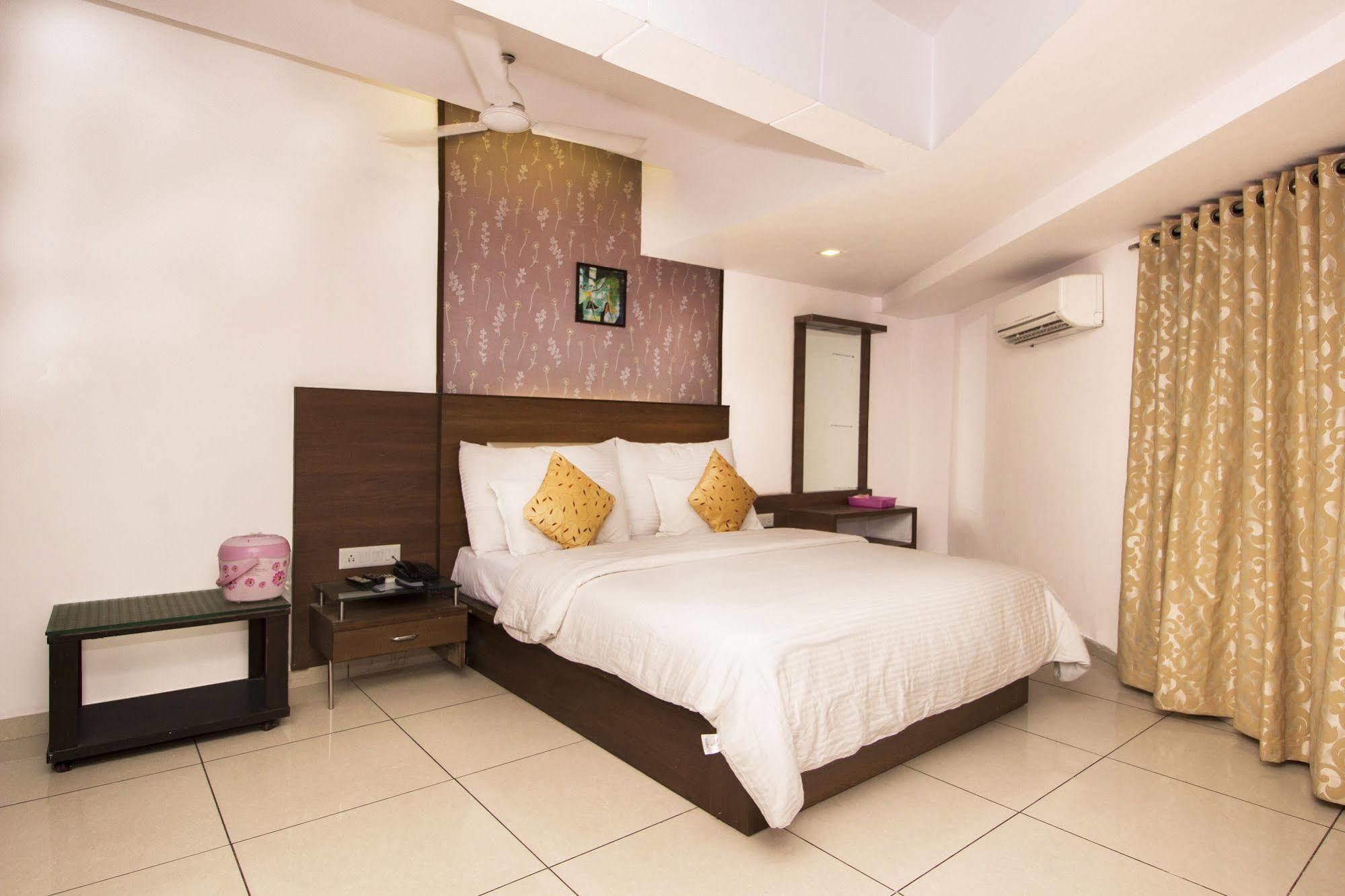 Salute Hotel Ahmedabad