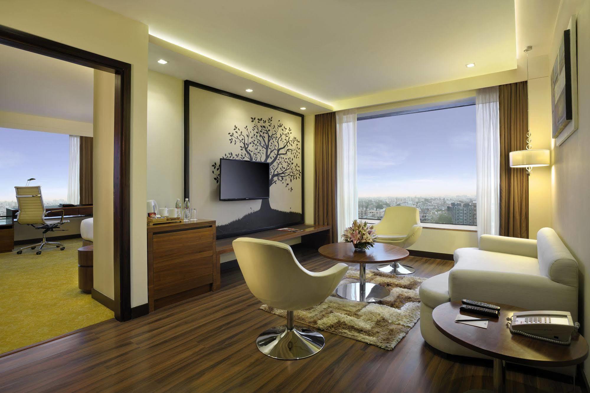 Eastin Hotel 5*