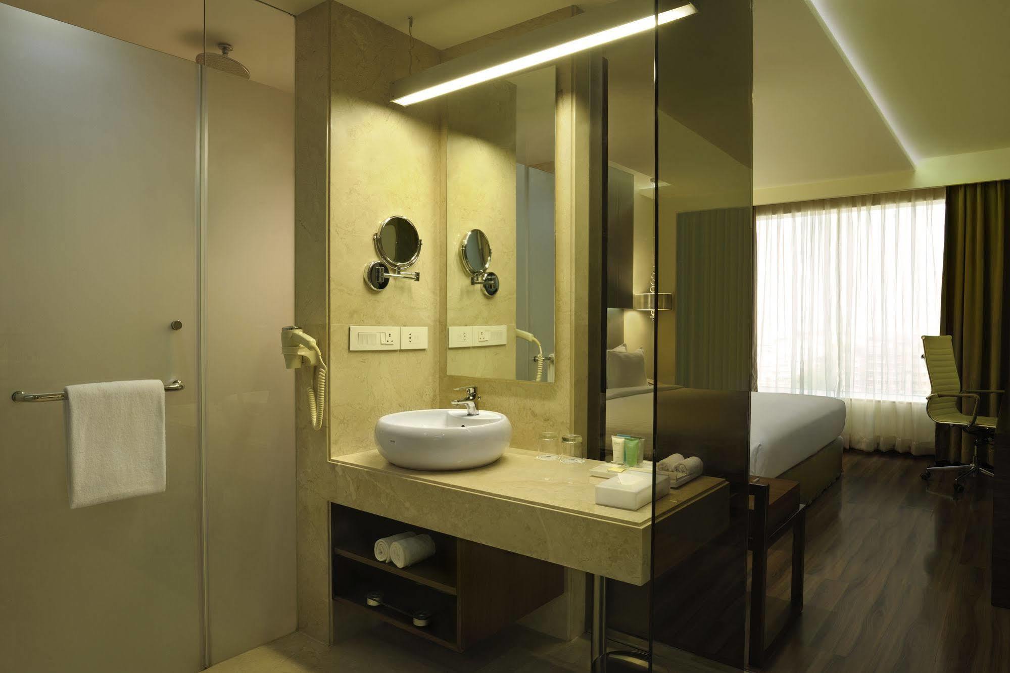 Eastin Hotel 5*