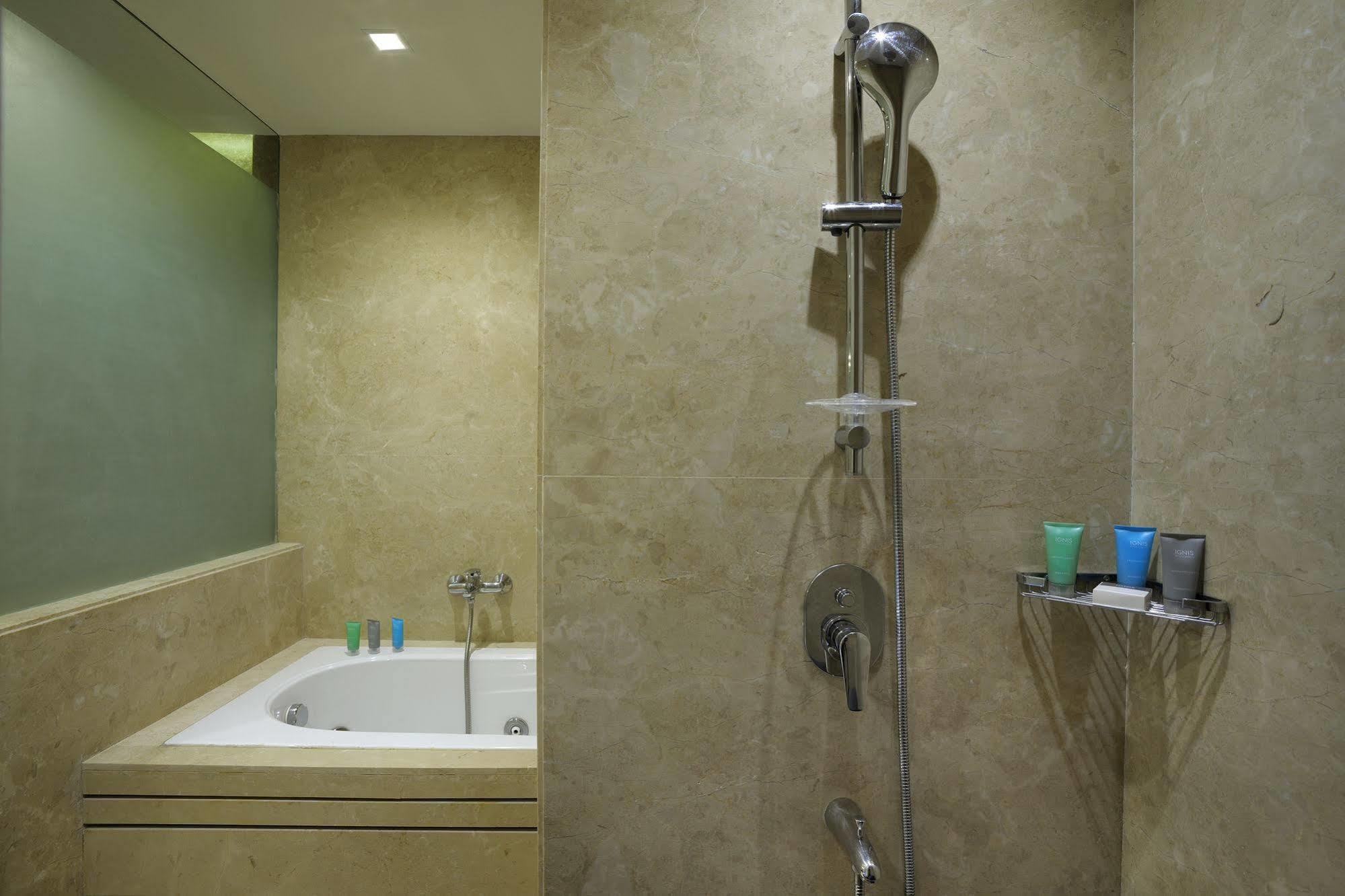 Eastin Hotel 5*