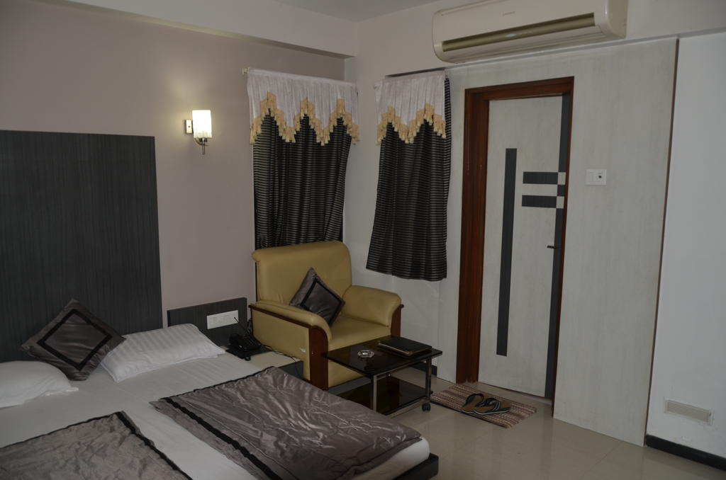 Hotel Capital O 978 Marshall The