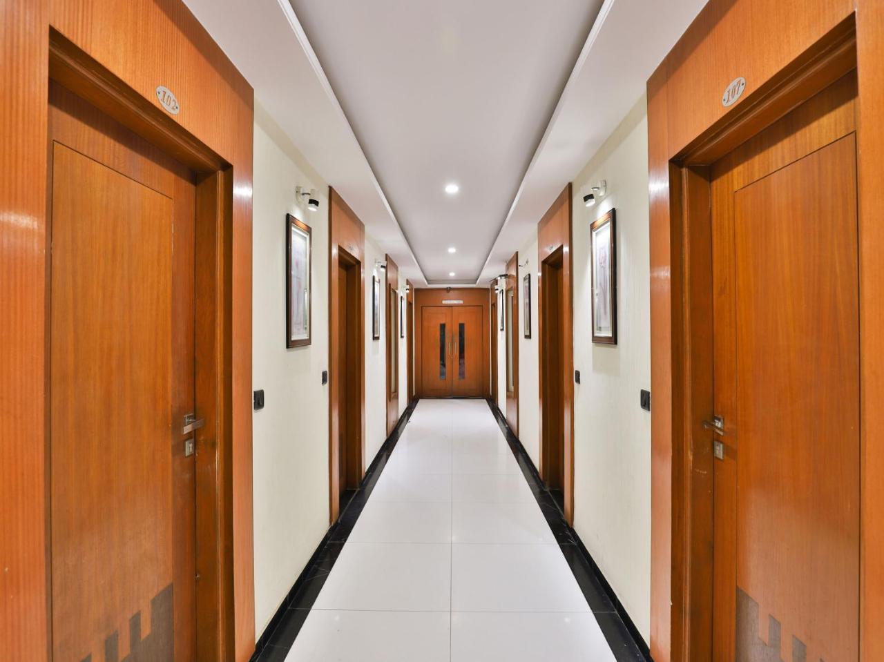 Capital O 15537 Dev Corporate Hotel