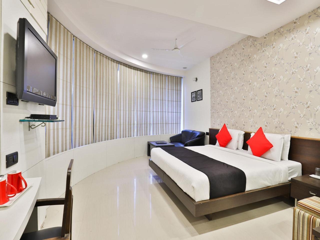 Hotel Capital O 15537 Dev Corporate Ahmedabad
