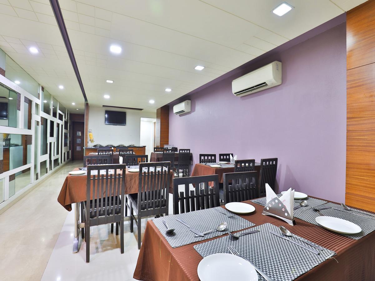 Capital O 15537 Dev Corporate Hotel