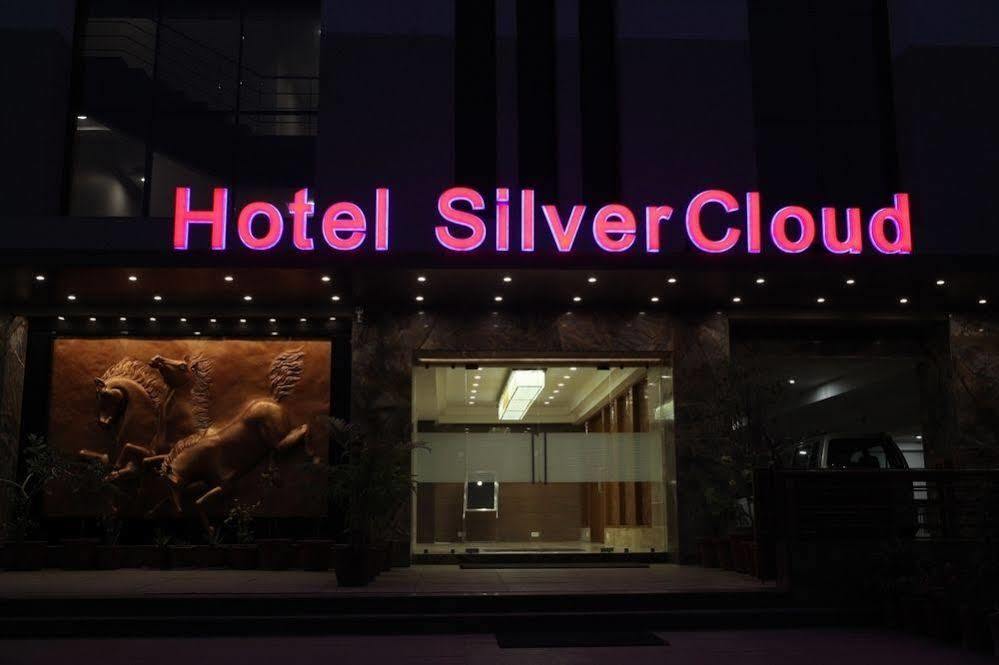 Hotel Silvercloud And Banquets