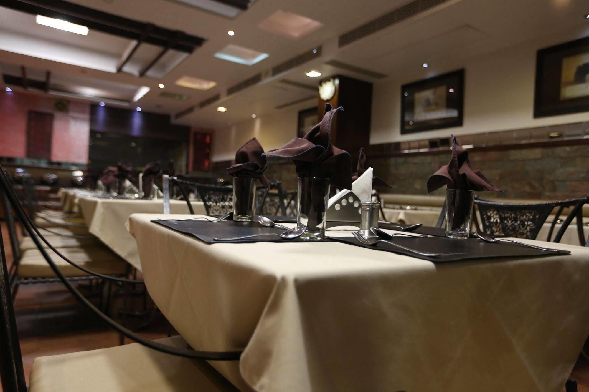 Hotel Silvercloud And Banquets