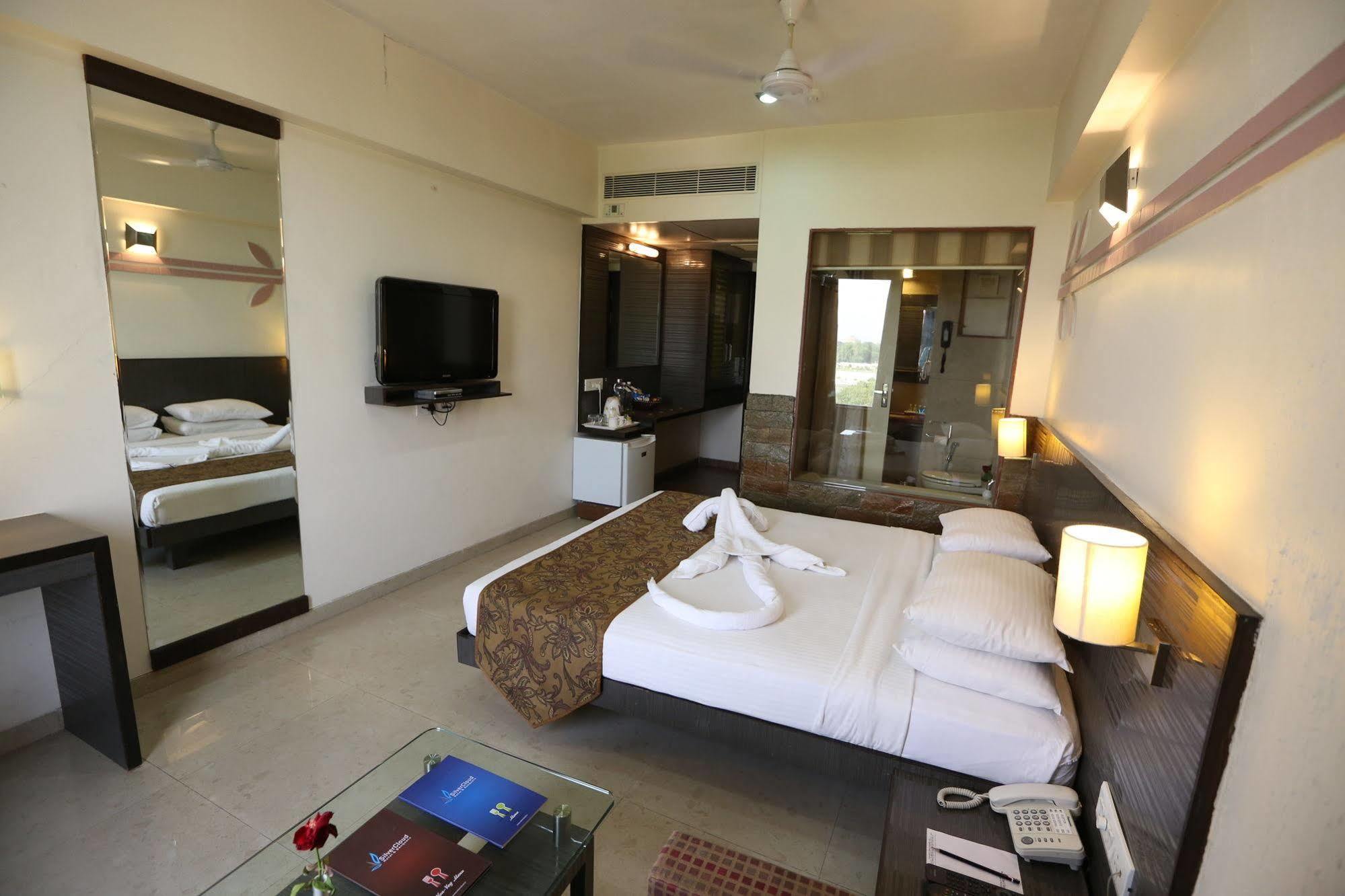 Silvercloud And Banquets Ahmedabad