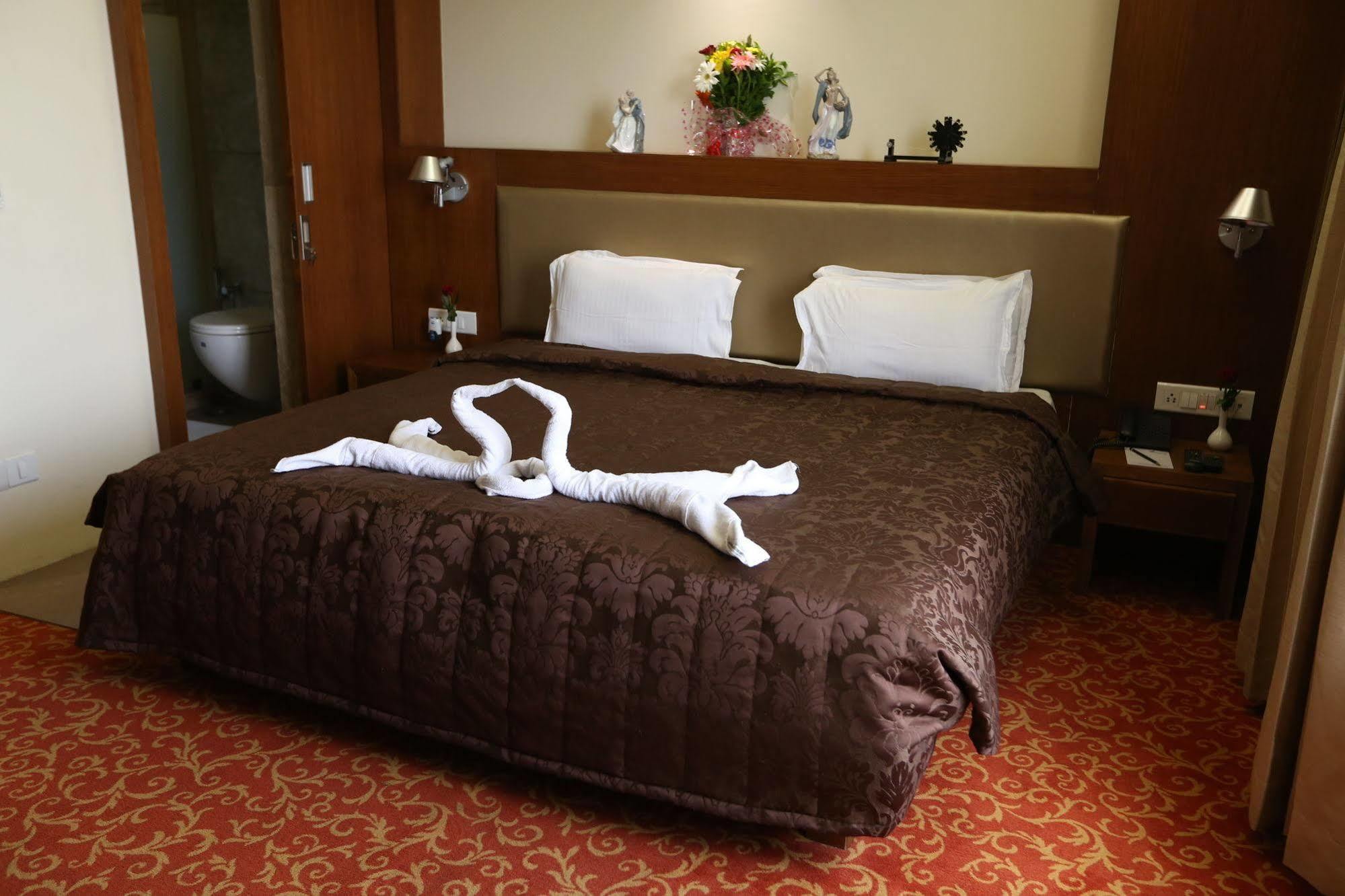Silvercloud And Banquets Hotel Ahmedabad
