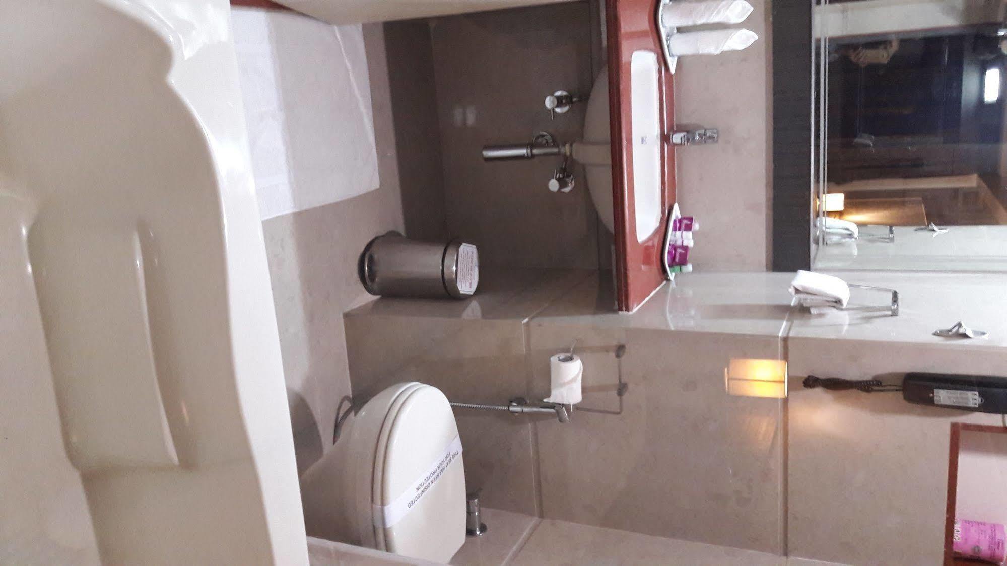 Hotel Silvercloud And Banquets 4*