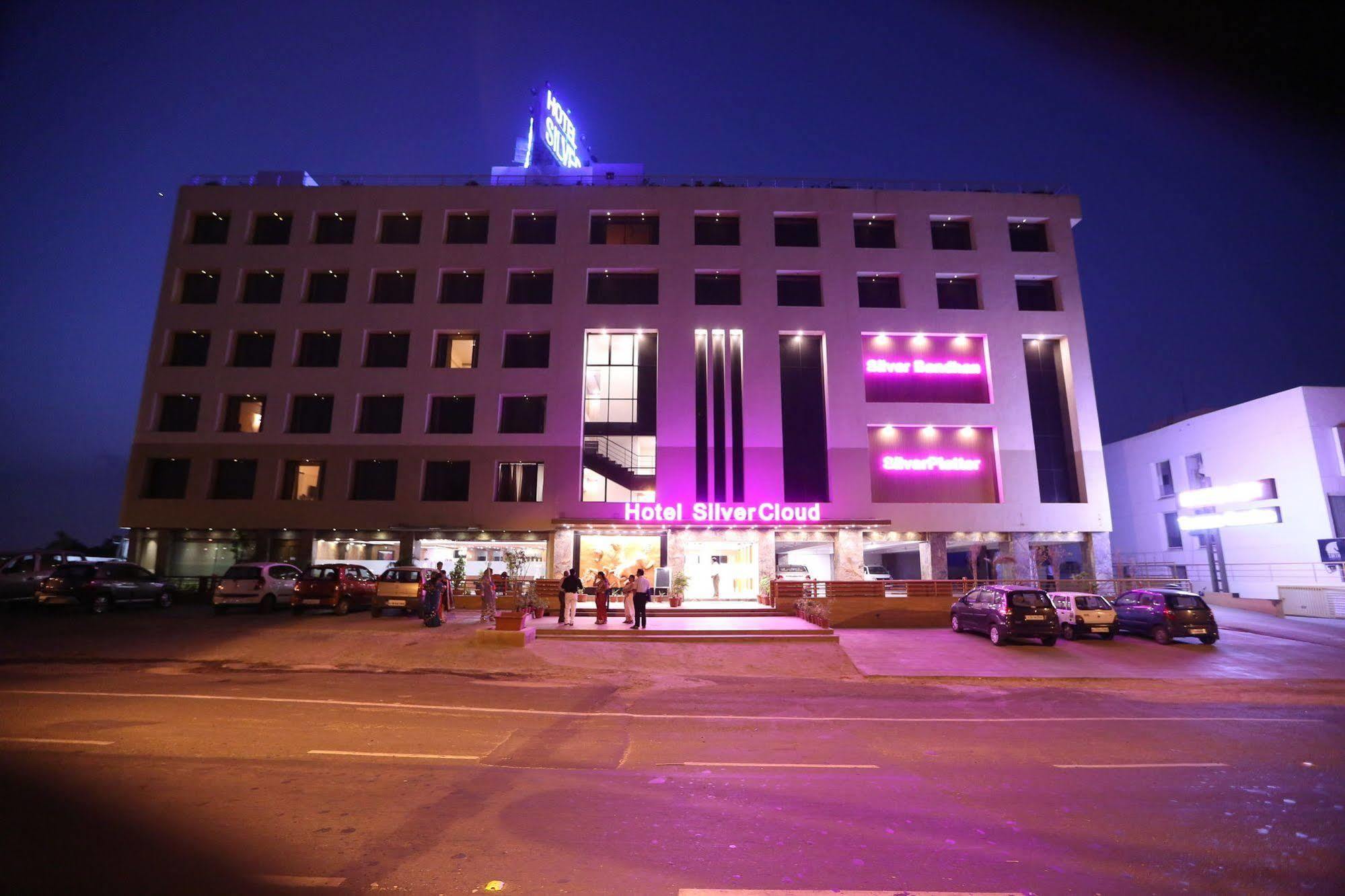 Hotel Silvercloud And Banquets Ahmedabad