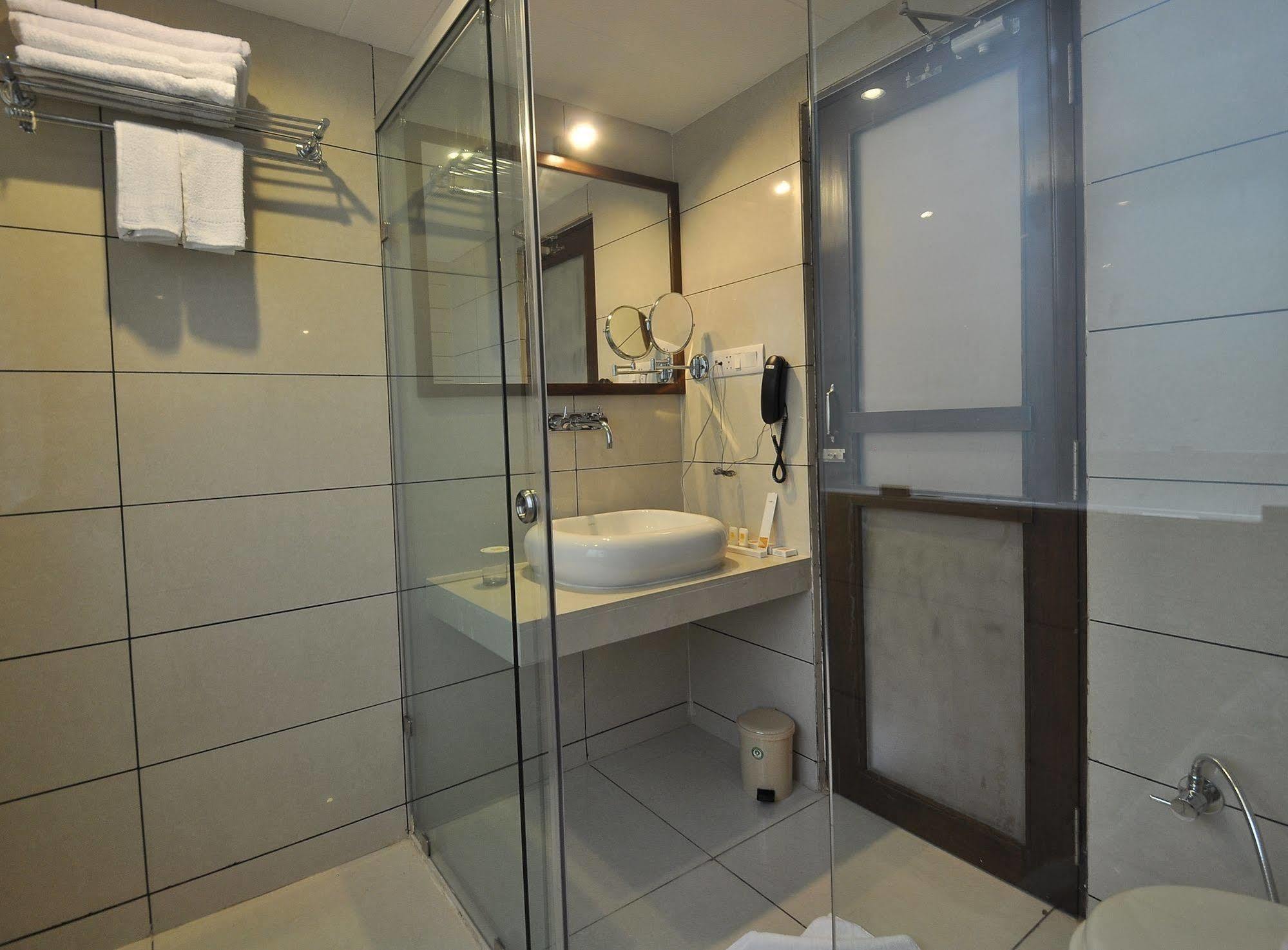 Le Grande Residency -unmarried Couples Are Not Allowed Hotel 3*