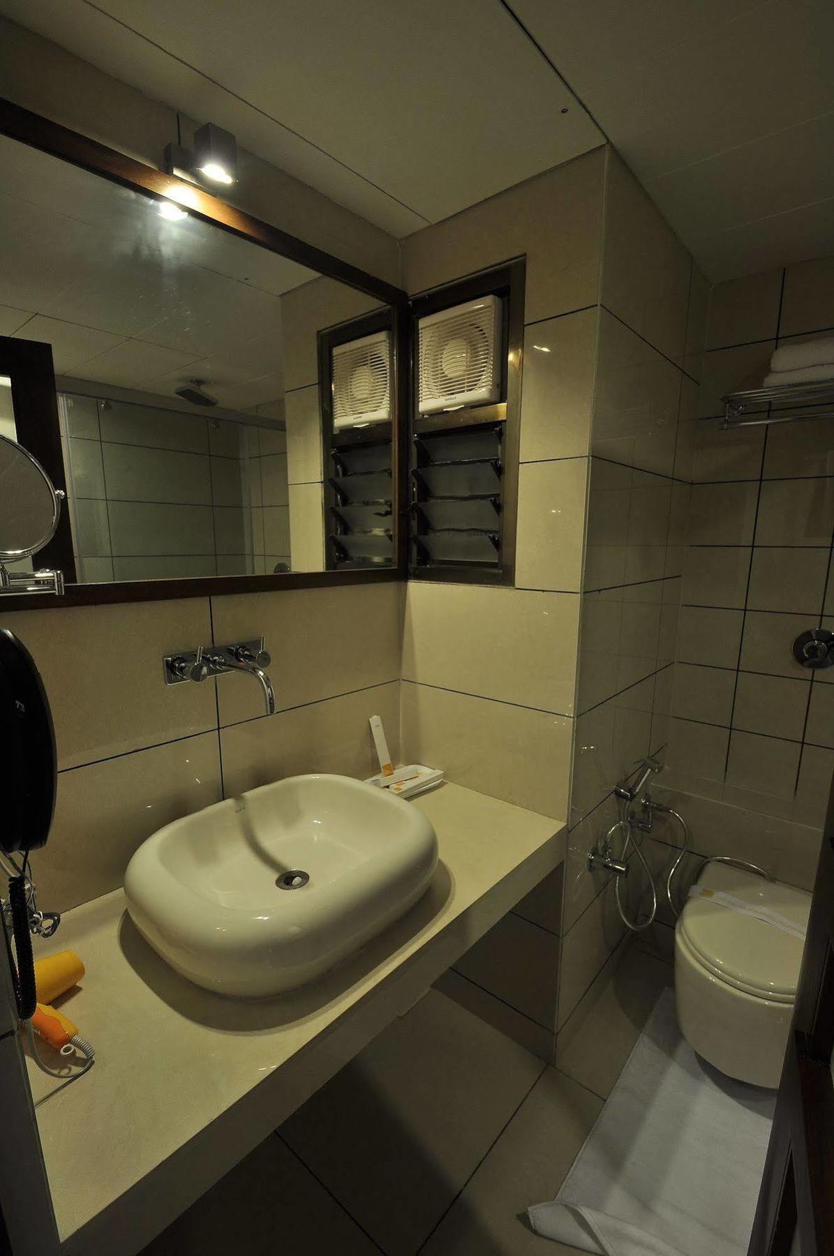 Hotel Le Grande Residency -unmarried Couples Are Not Allowed