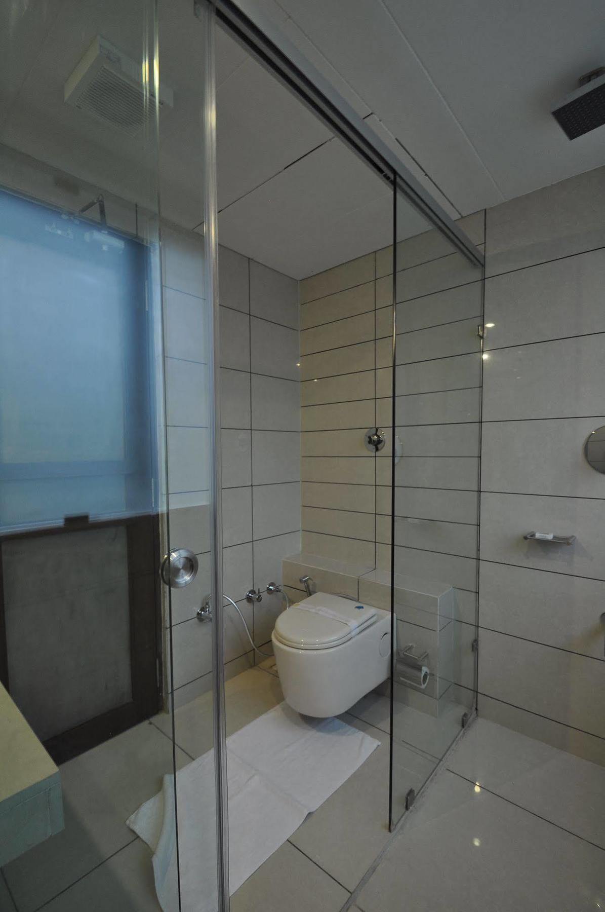 Hotel Le Grande Residency -unmarried Couples Are Not Allowed Ahmedabad