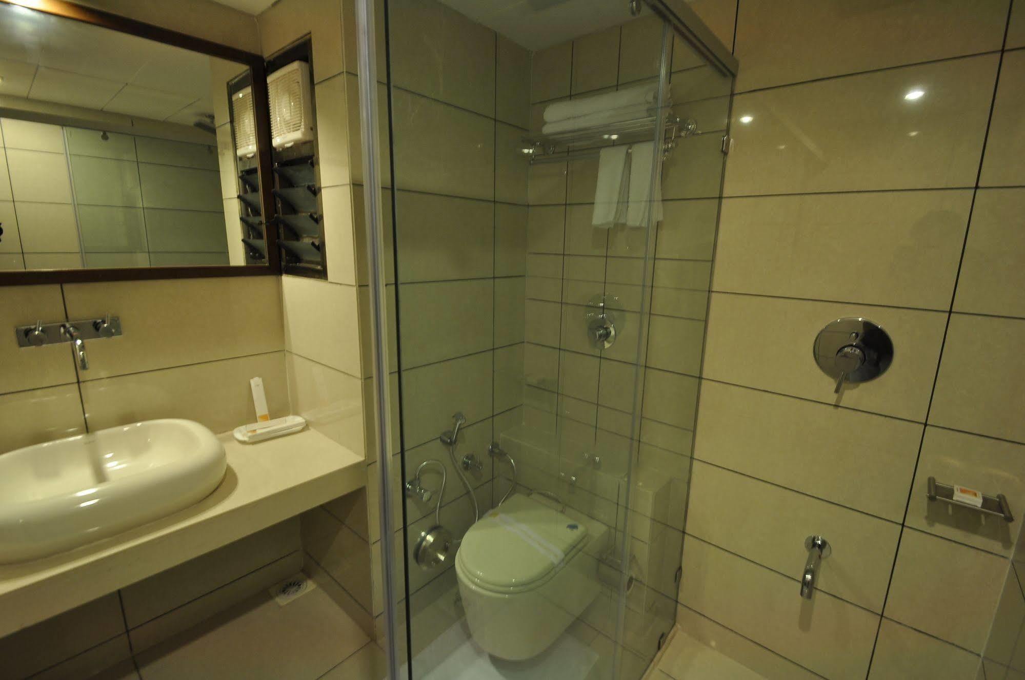 Le Grande Residency -unmarried Couples Are Not Allowed Hotel Ahmedabad