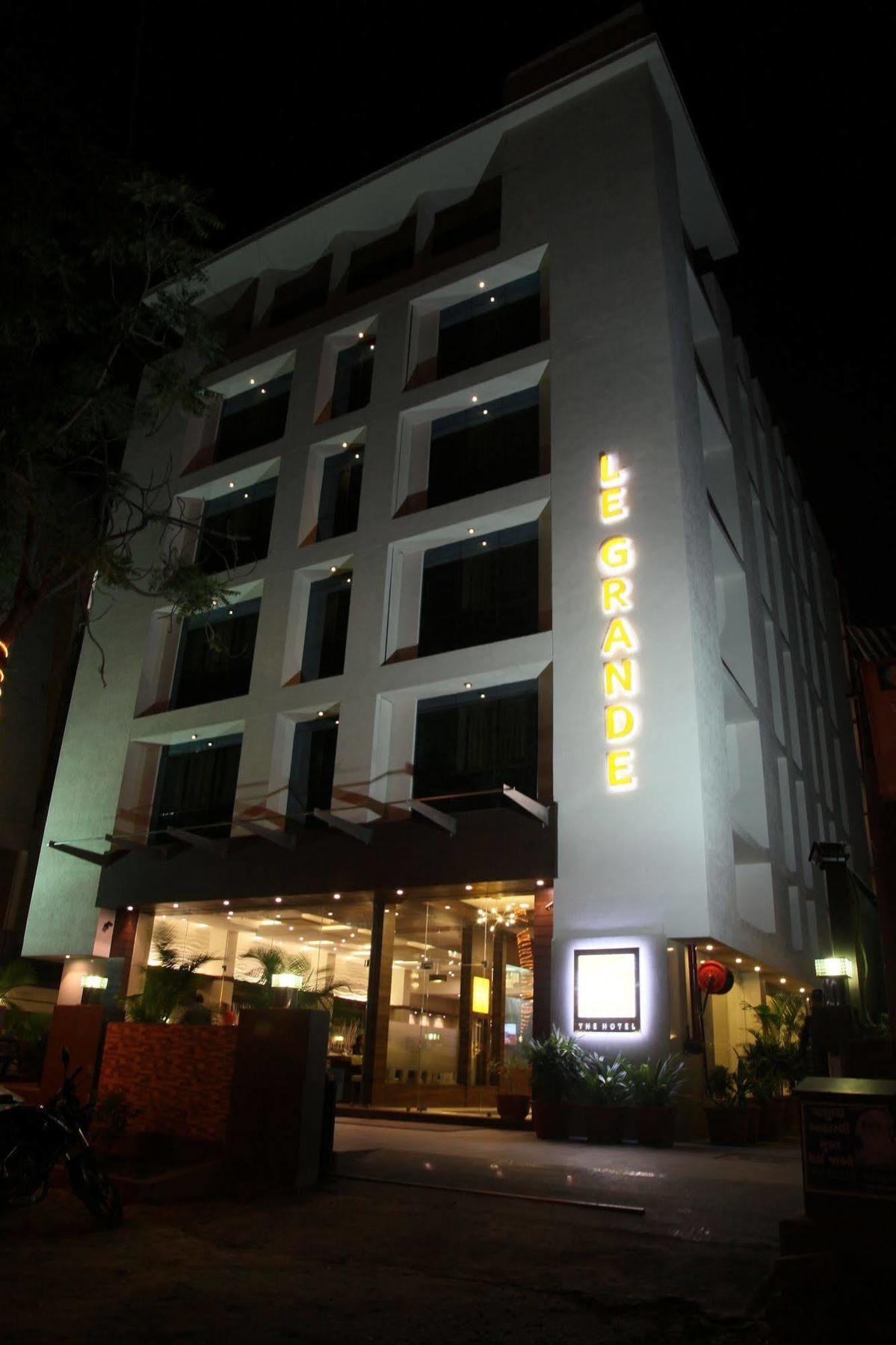 Le Grande Residency -unmarried Couples Are Not Allowed Hotel 3*
