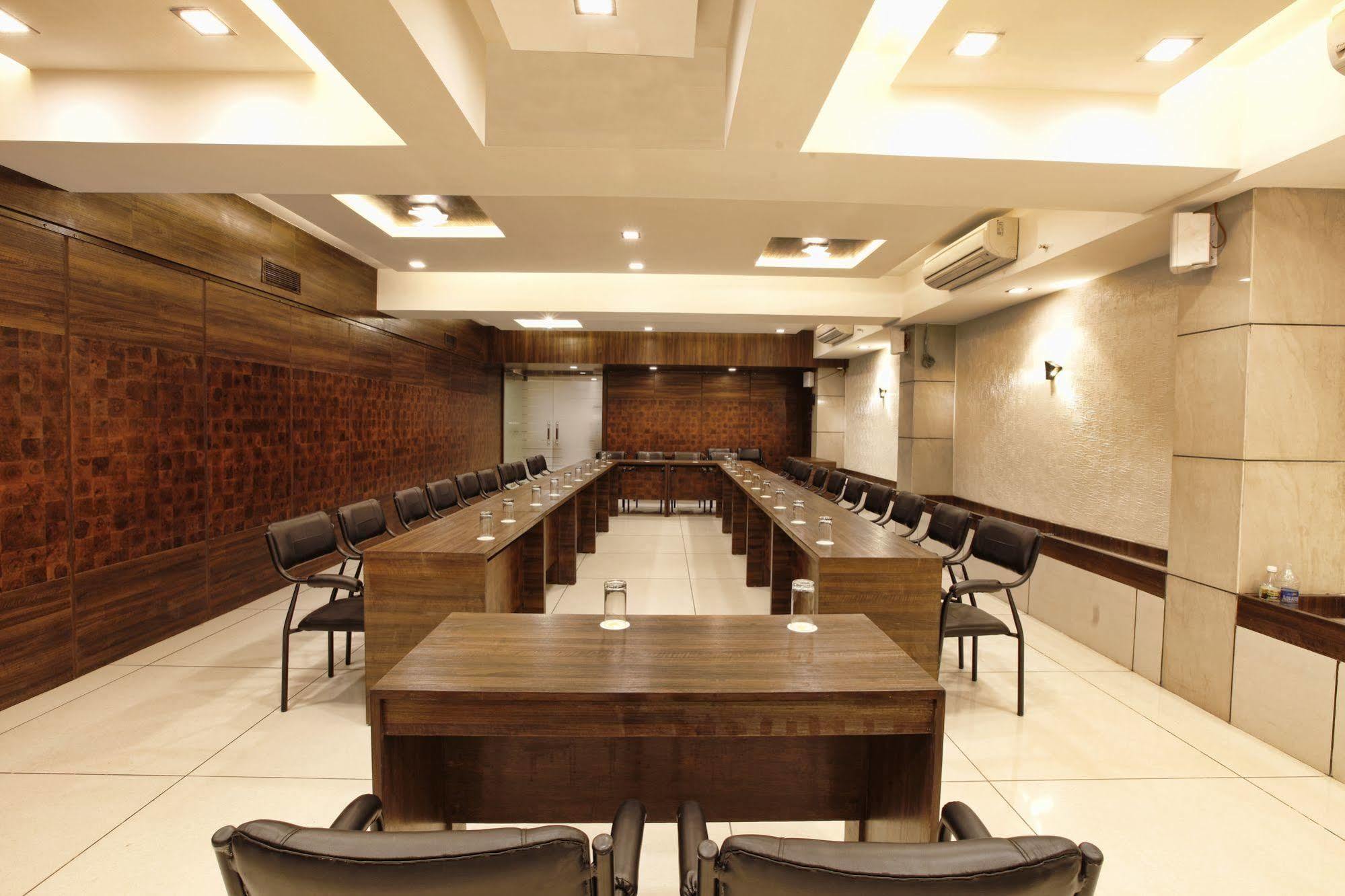 Hotel Le Grande Residency -unmarried Couples Are Not Allowed