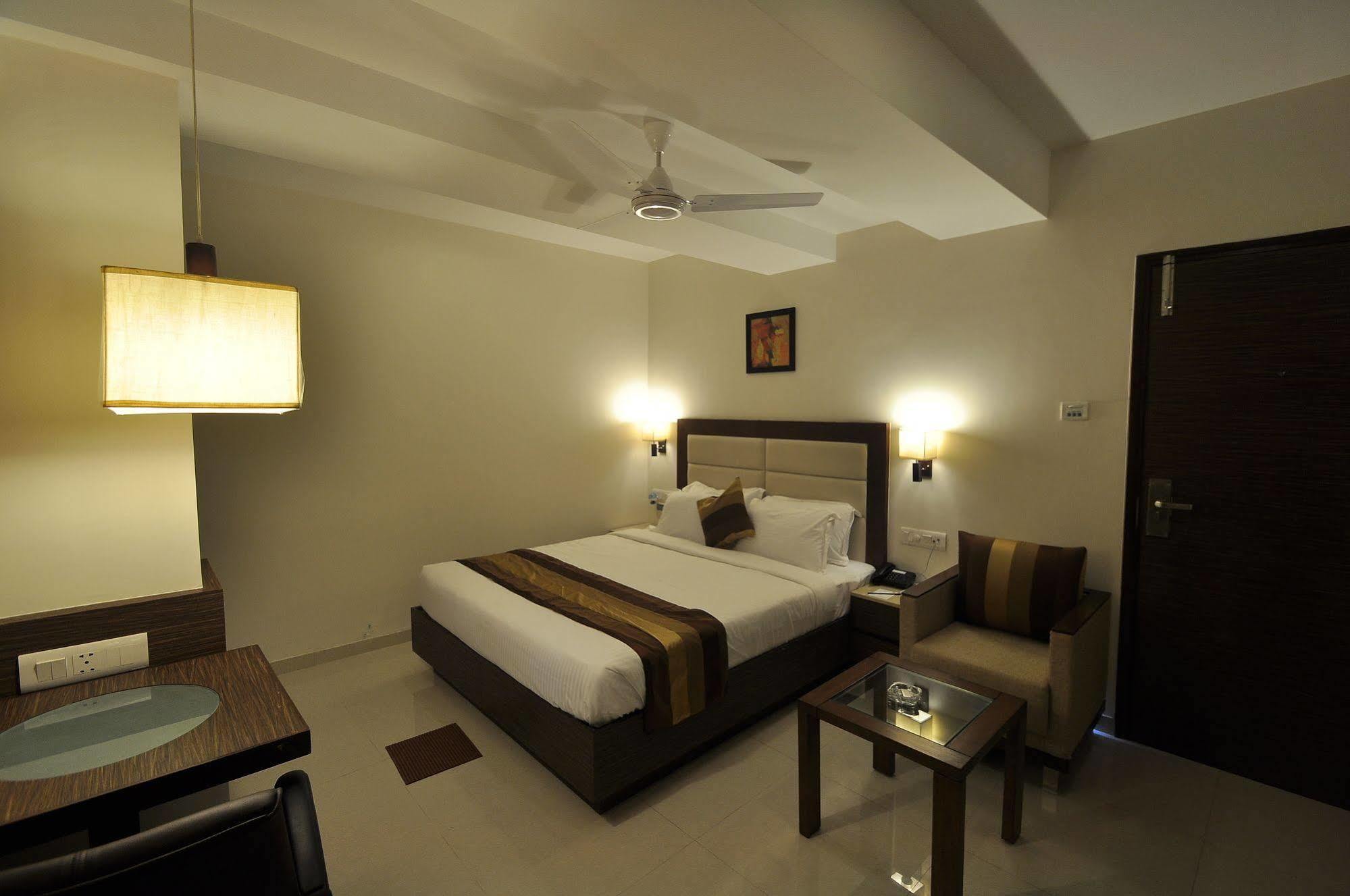 Hotel Le Grande Residency -unmarried Couples Are Not Allowed 3*