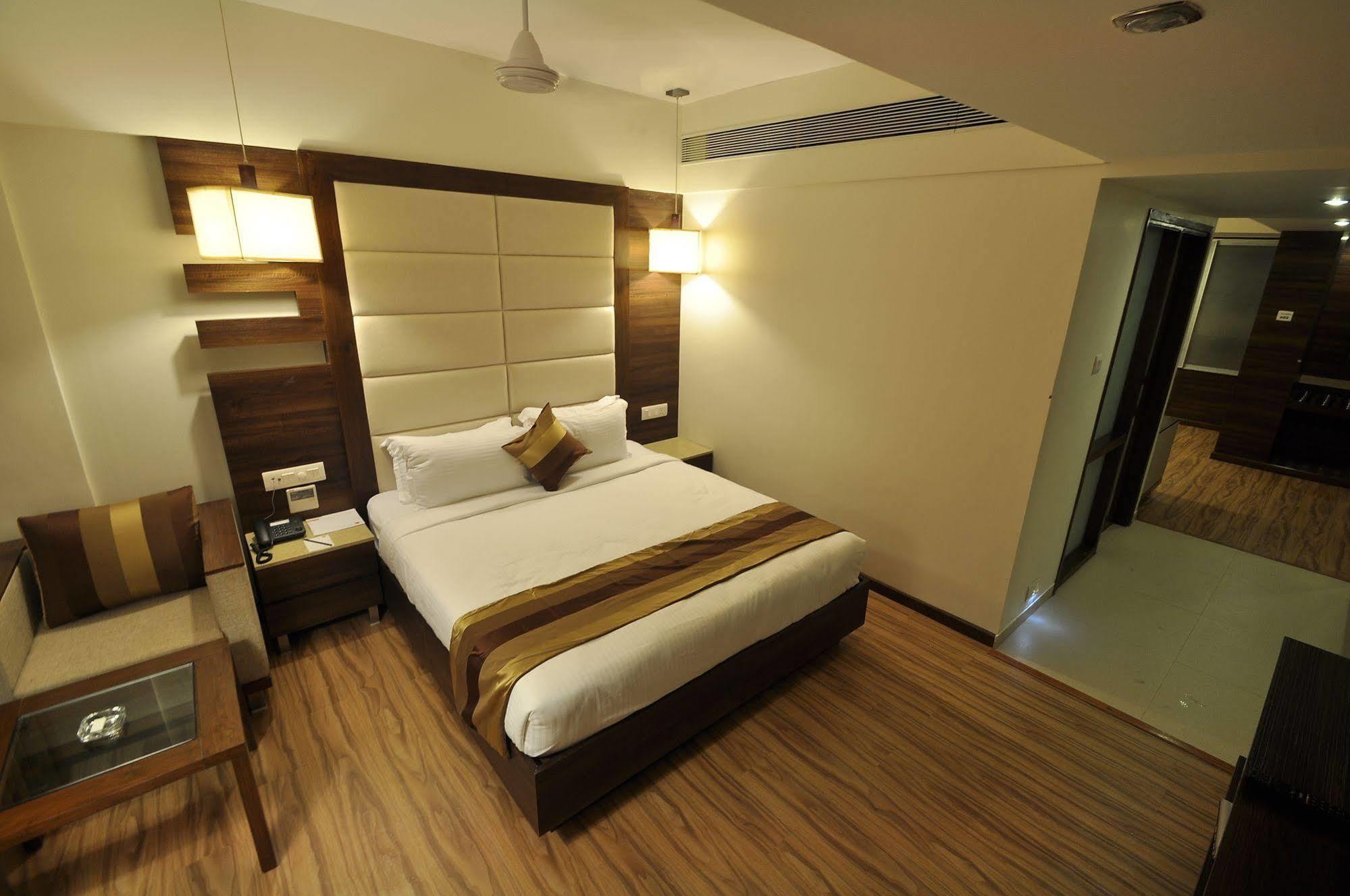 Le Grande Residency -unmarried Couples Are Not Allowed
