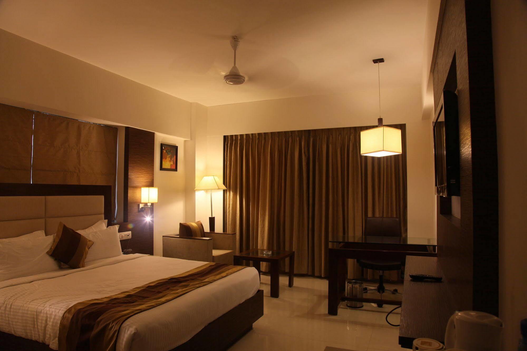 Le Grande Residency -unmarried Couples Are Not Allowed Ahmedabad