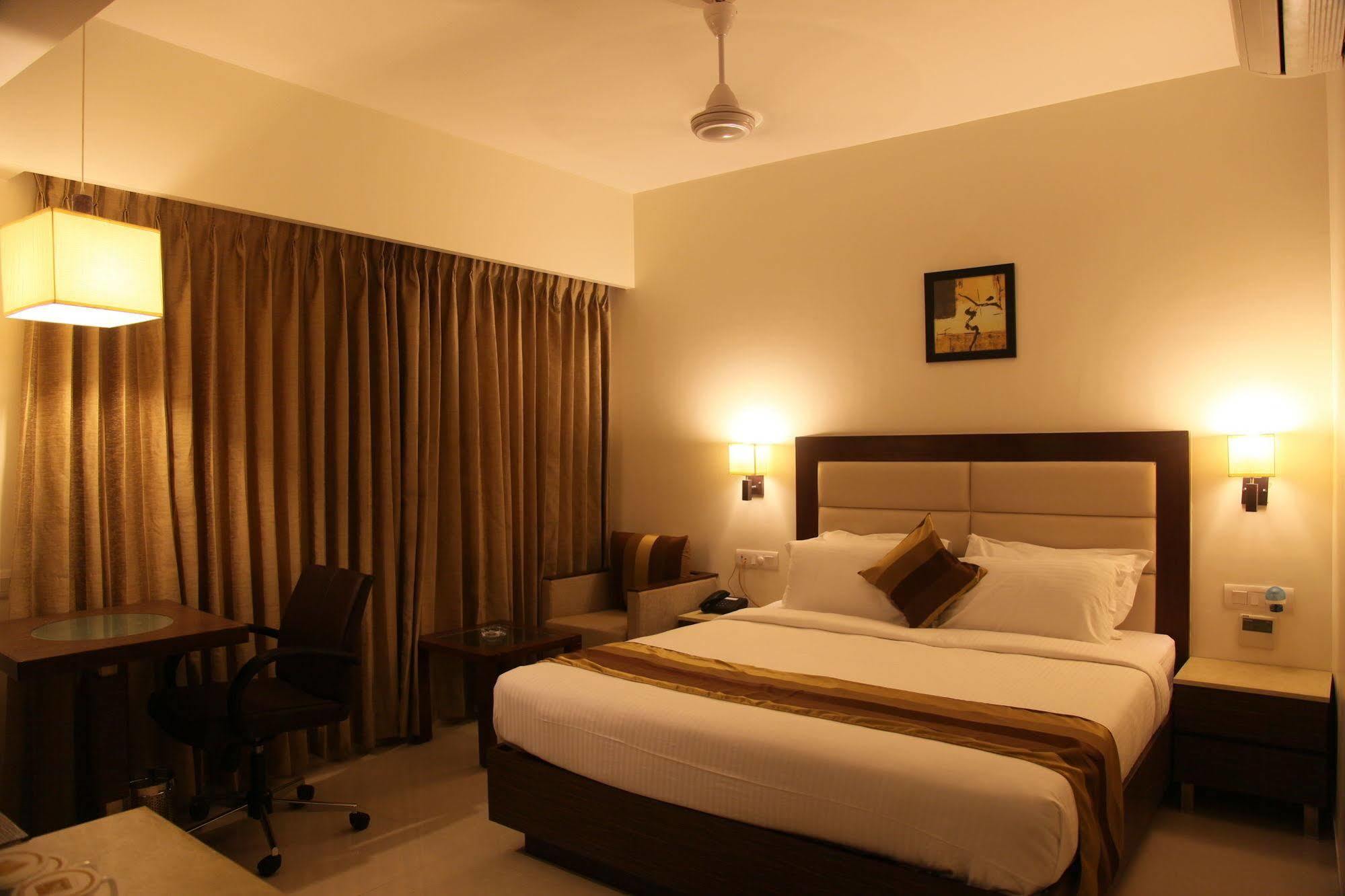 Le Grande Residency -unmarried Couples Are Not Allowed 3*