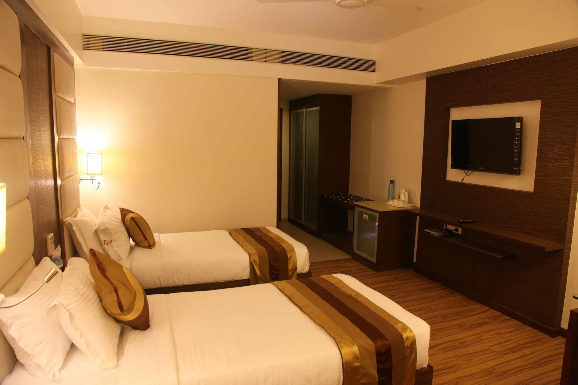 Le Grande Residency -unmarried Couples Are Not Allowed Hotel 3*