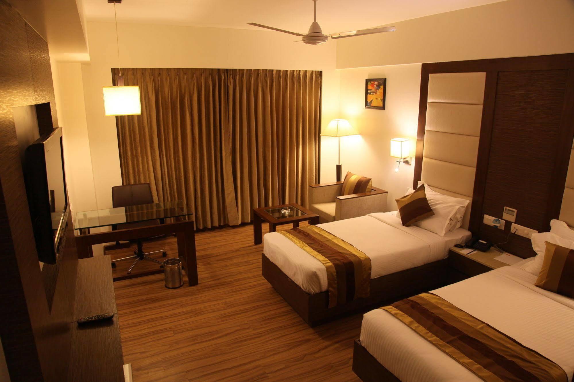 Le Grande Residency -unmarried Couples Are Not Allowed Hotel Ahmedabad