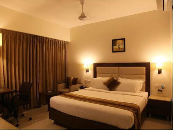 Hotel Le Grande Residency -unmarried Couples Are Not Allowed