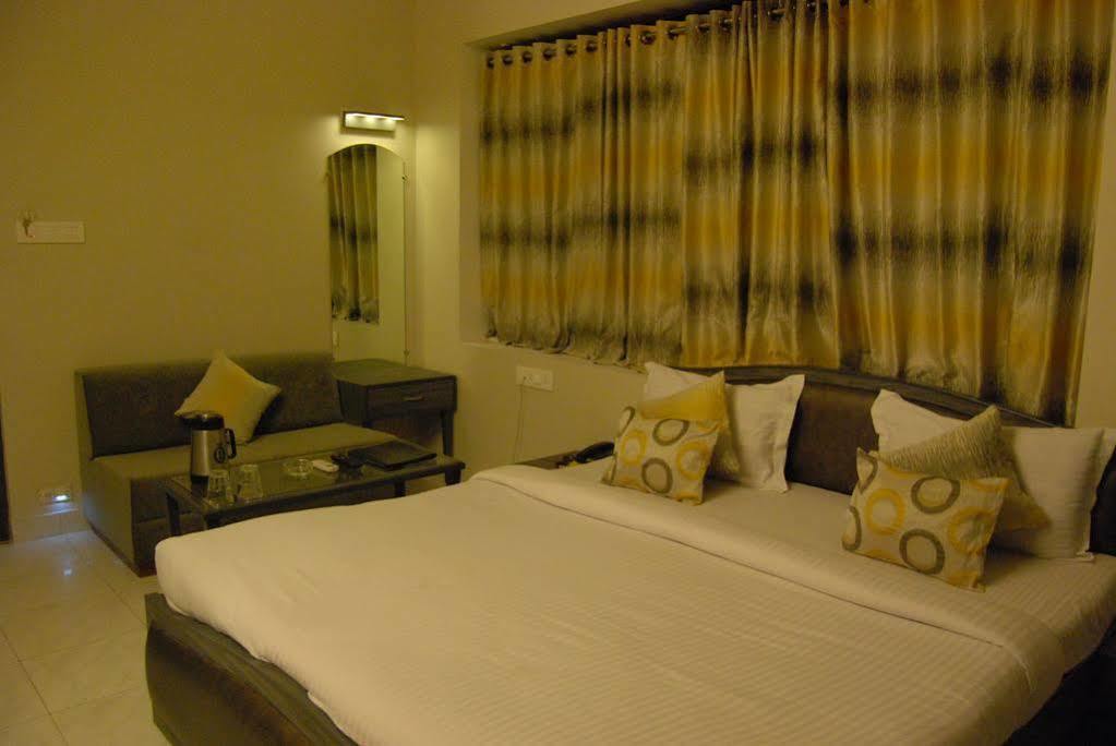 Sahaj Palace Hotel Ahmedabad