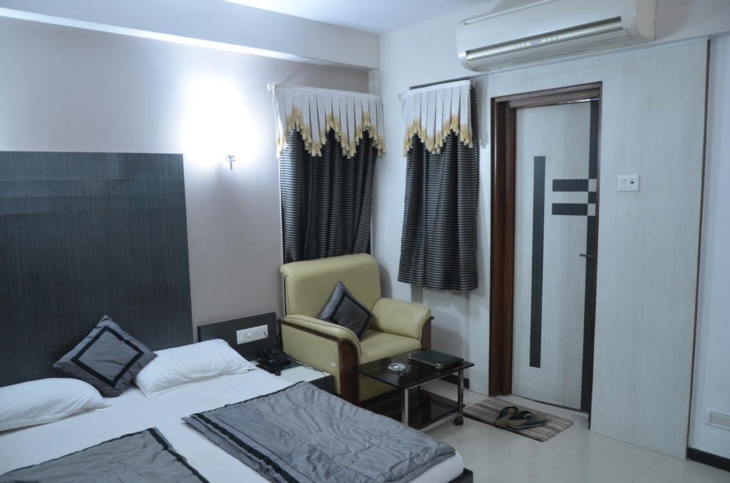 Hotel Capital O 978 Marshall The