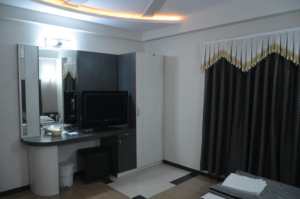 Capital O 978 Marshall The Hotel Ahmedabad