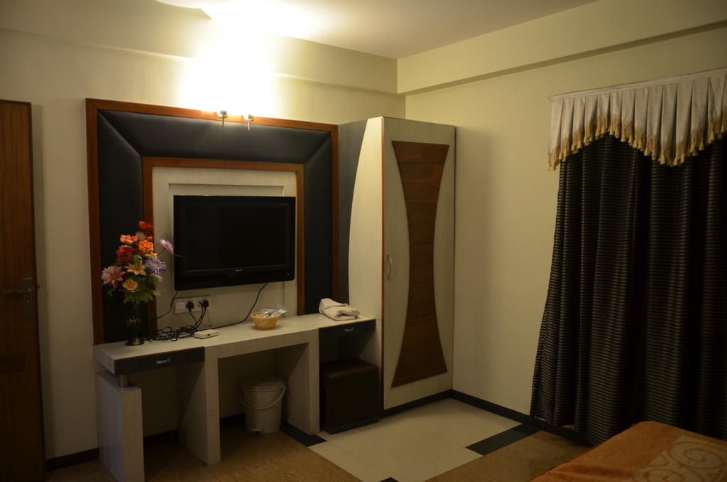Capital O 978 Marshall The Hotel Ahmedabad
