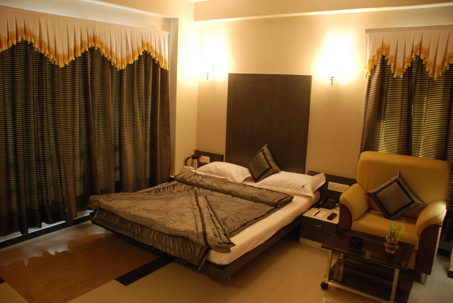Capital O 978 Marshall The Ahmedabad