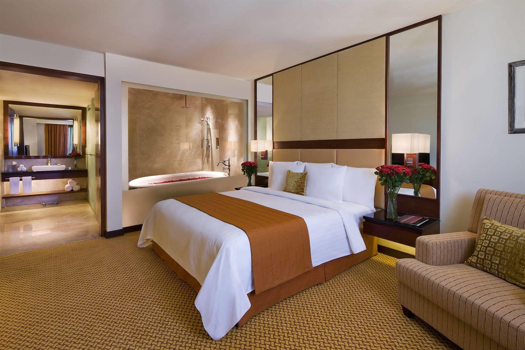 Courtyard By Marriott 5*