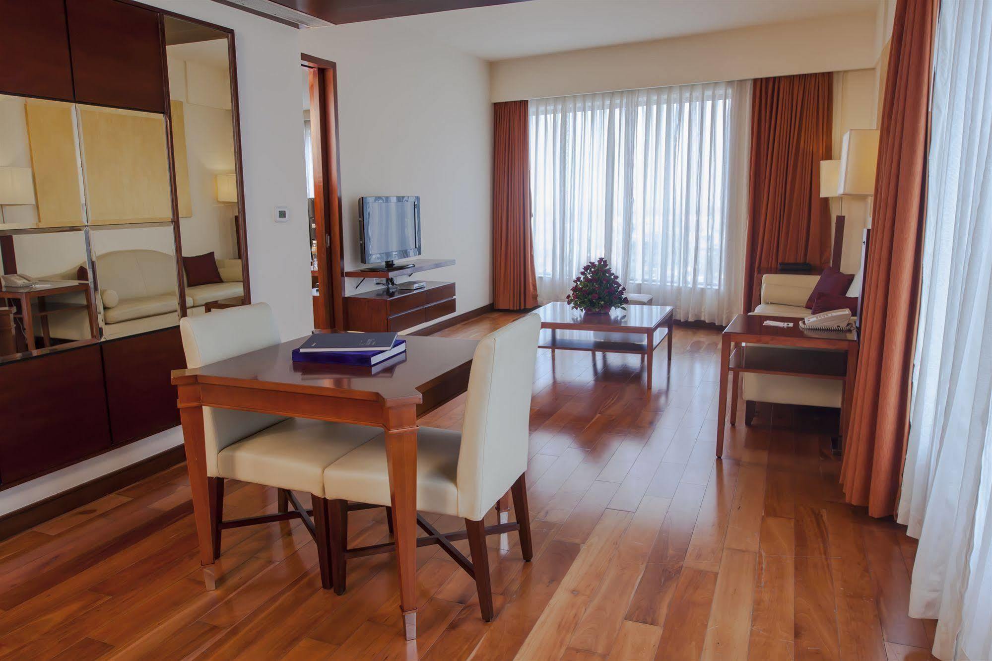 Courtyard By Marriott Hotel