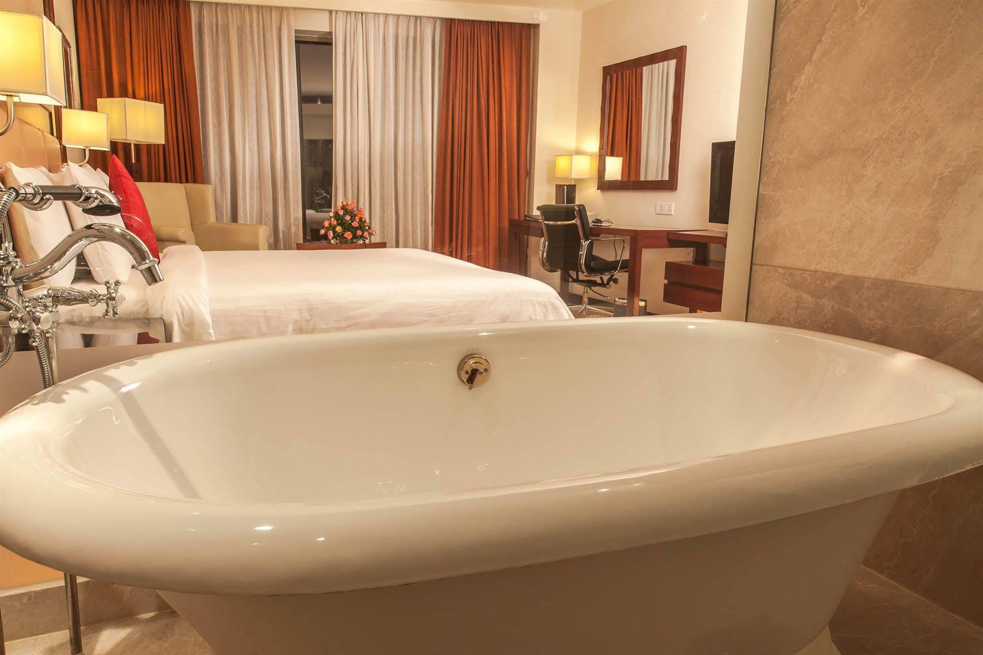 Hotel Courtyard By Marriott Ahmedabad