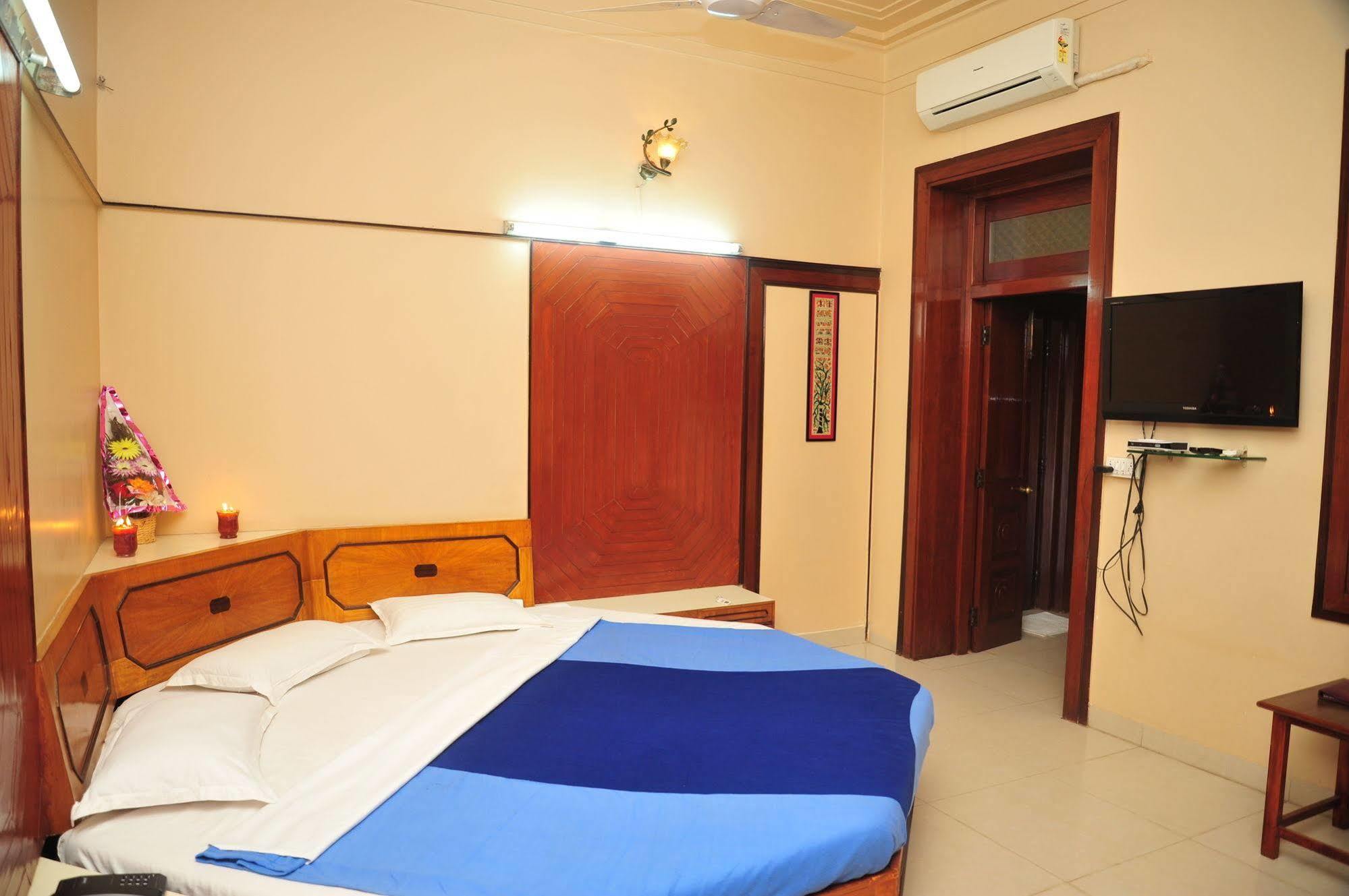 Siddhartha Palace Hotel 3*