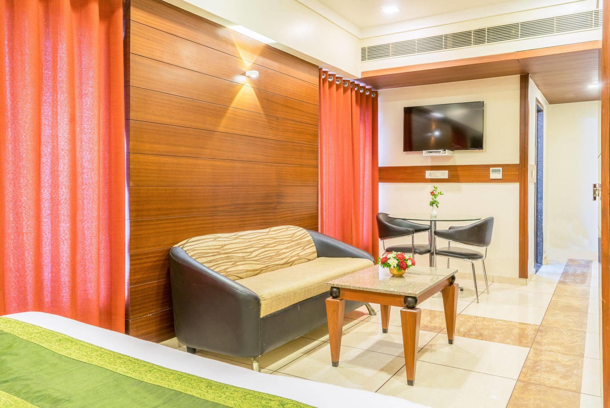 Hotel Treebo Ambassador Ahmedabad