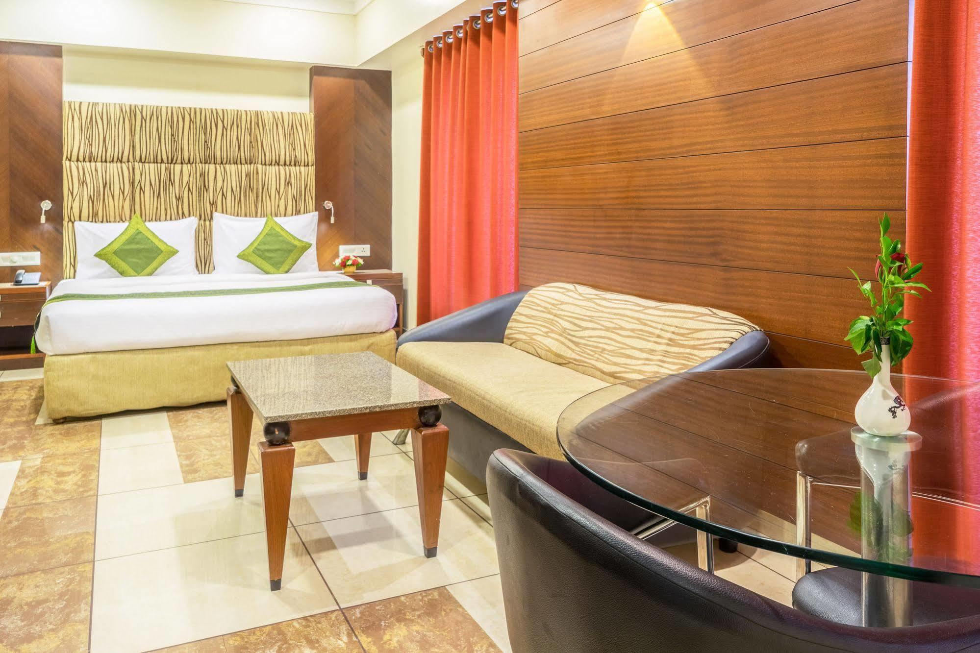 Hotel Treebo Ambassador Ahmedabad