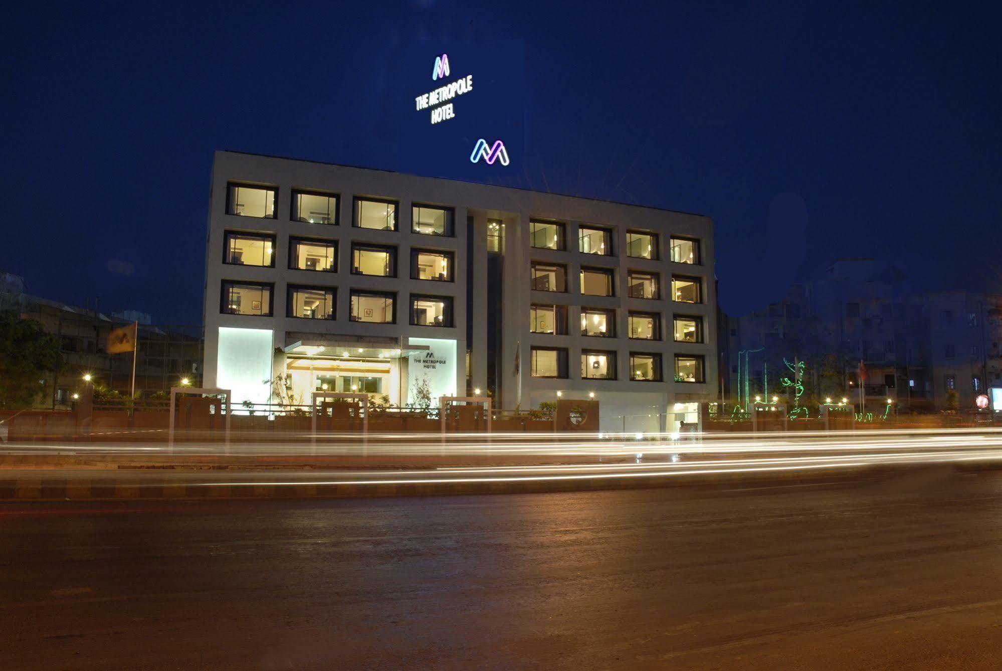 The Fern Residency, Subhash Bridge, 4*