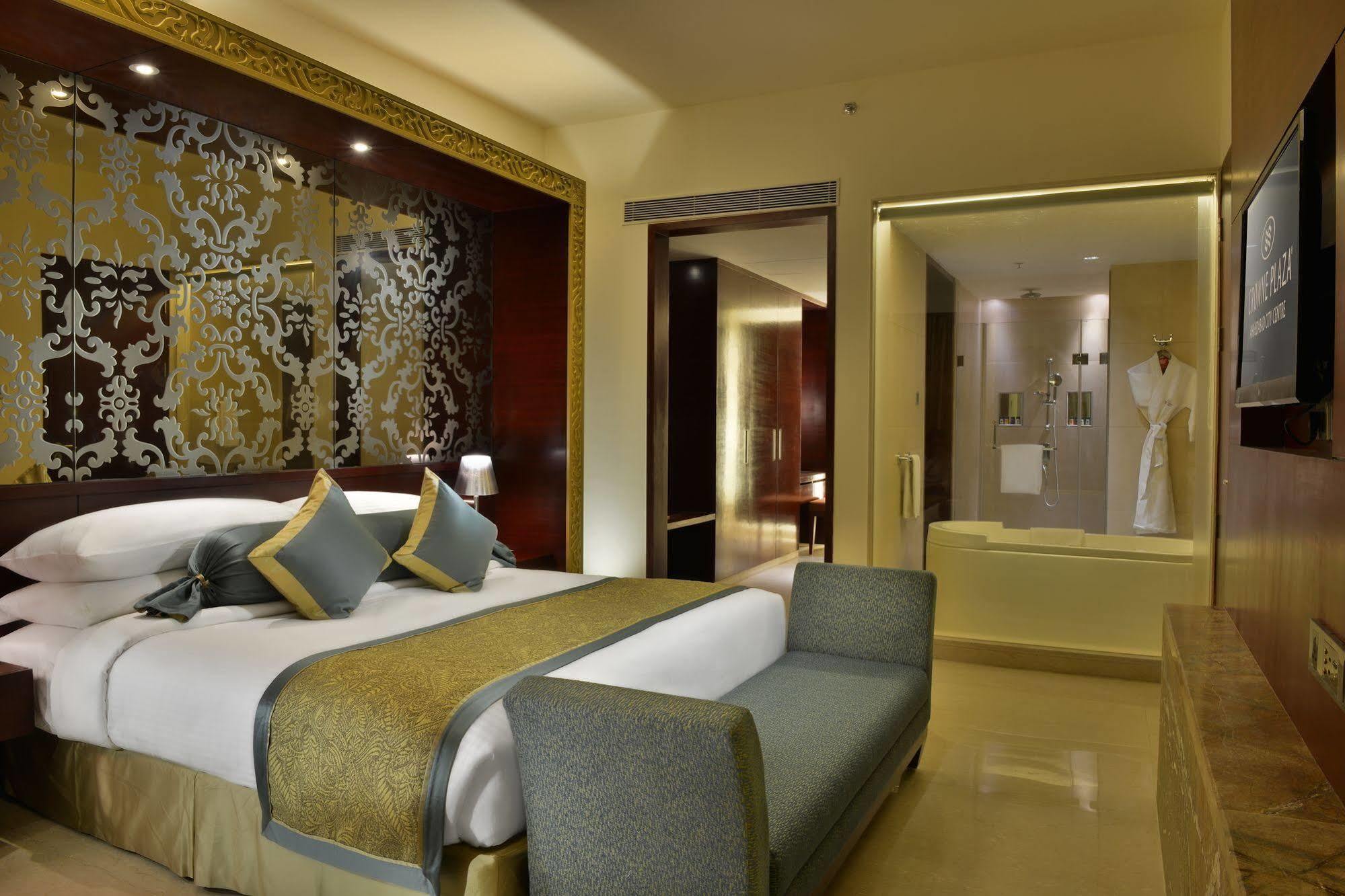 Crowne Plaza Centre By Ihg 5*