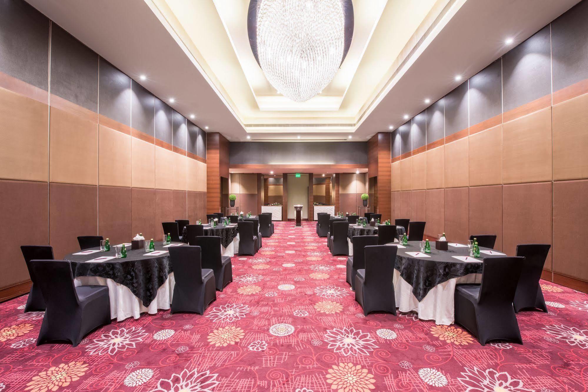 Crowne Plaza Centre By Ihg Hotel 5*